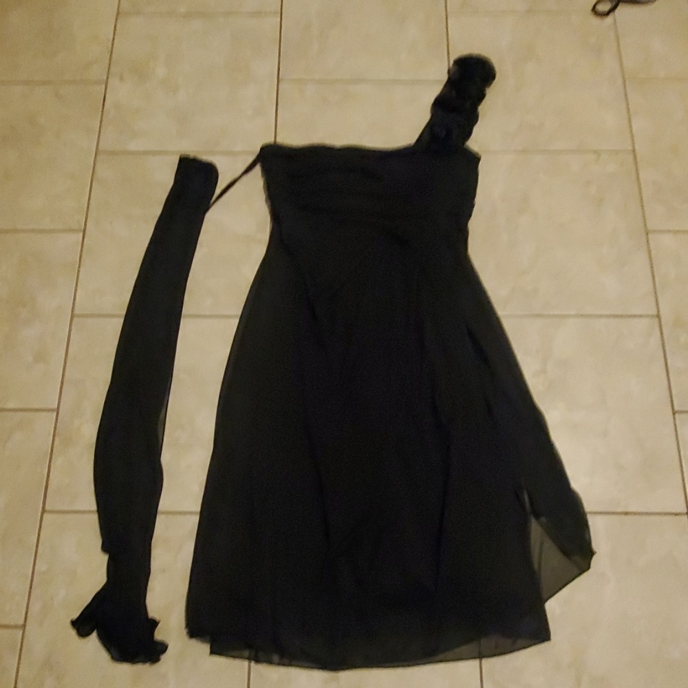 Dress - Picture 2 of 4